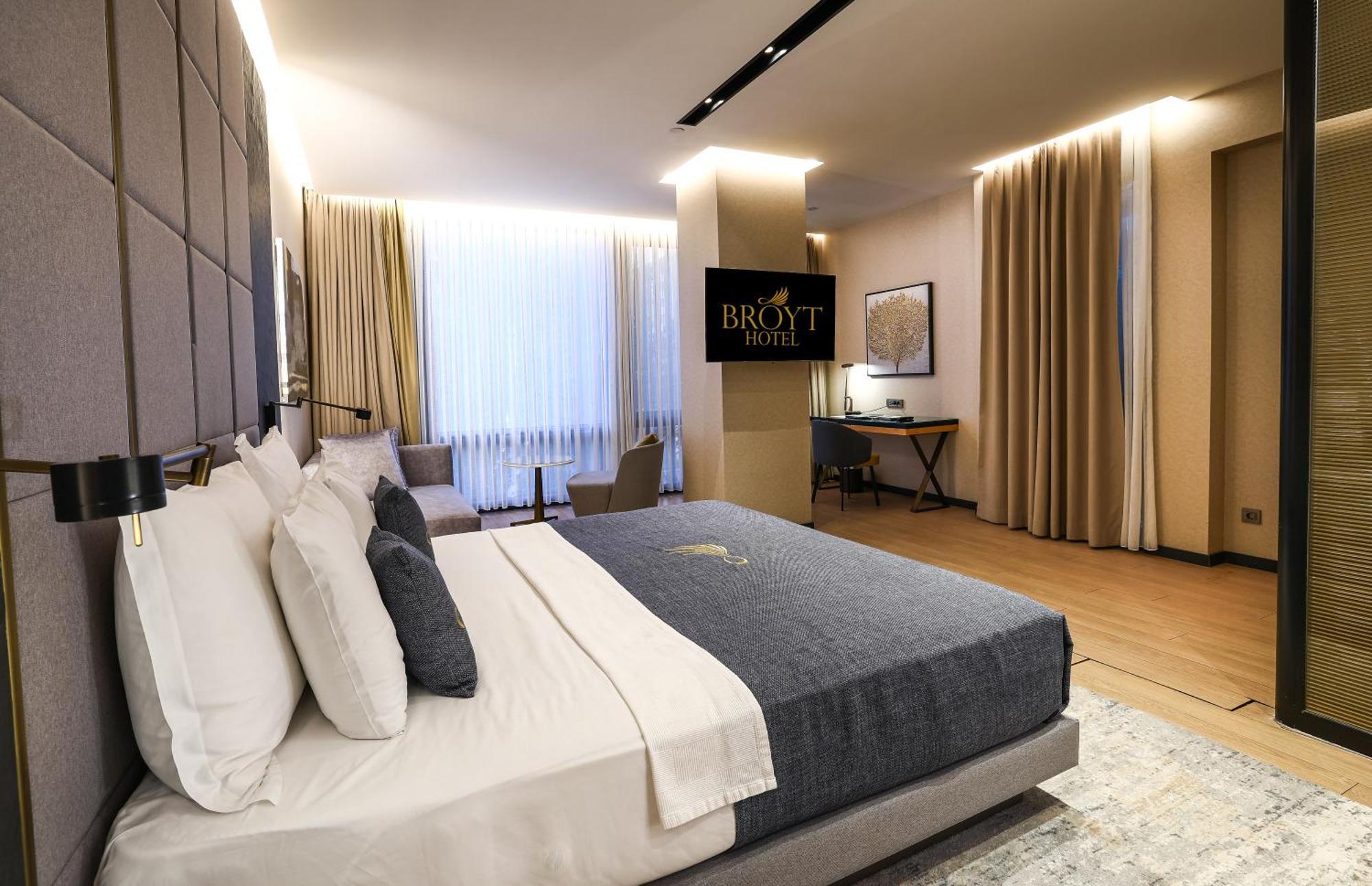 Otel Broyt 4*