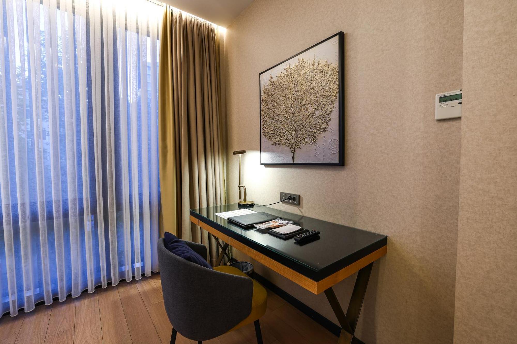 Otel Broyt 4*