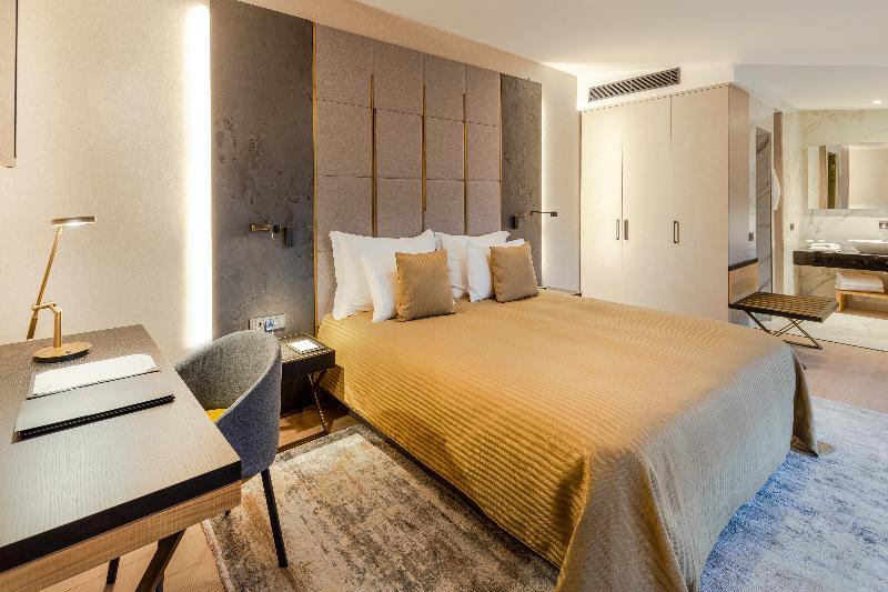Otel Broyt 4*